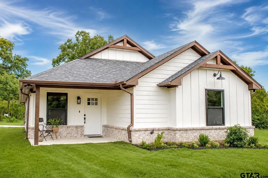 113 W Magnolia, Troup