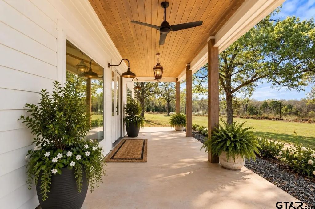 23326 Cr 448, Lindale