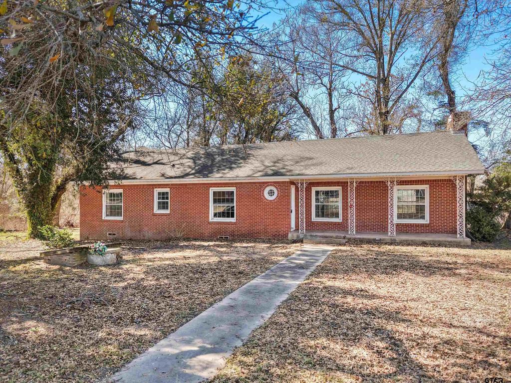 102 S Front, Overton