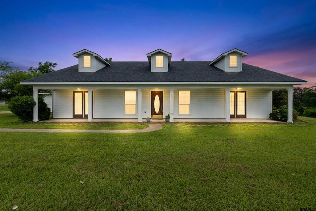 1831 Scarlet Oak, Gilmer