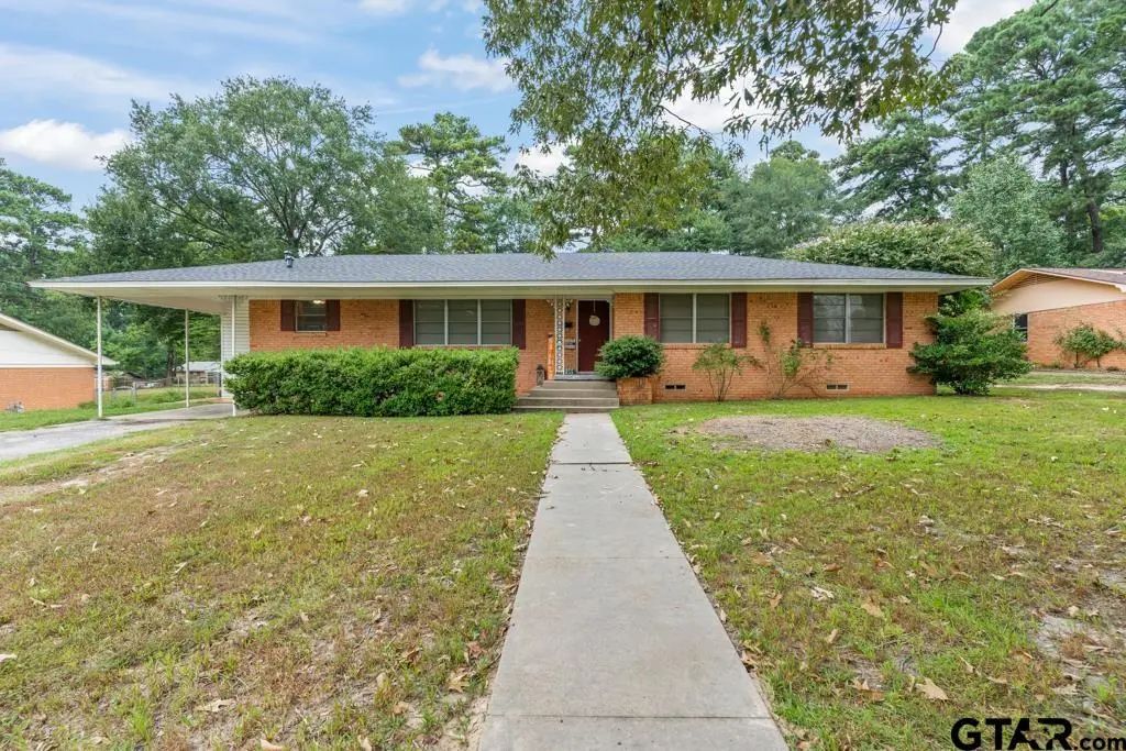 1112 Pine Street, Gilmer