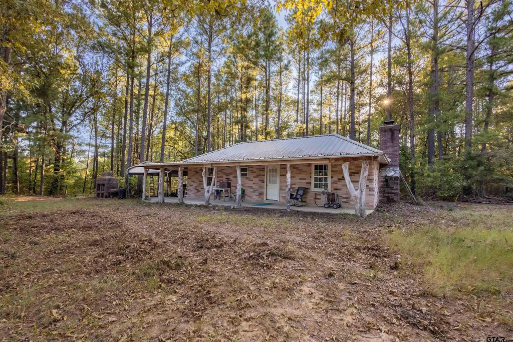 205 County Road 2880, Mineola