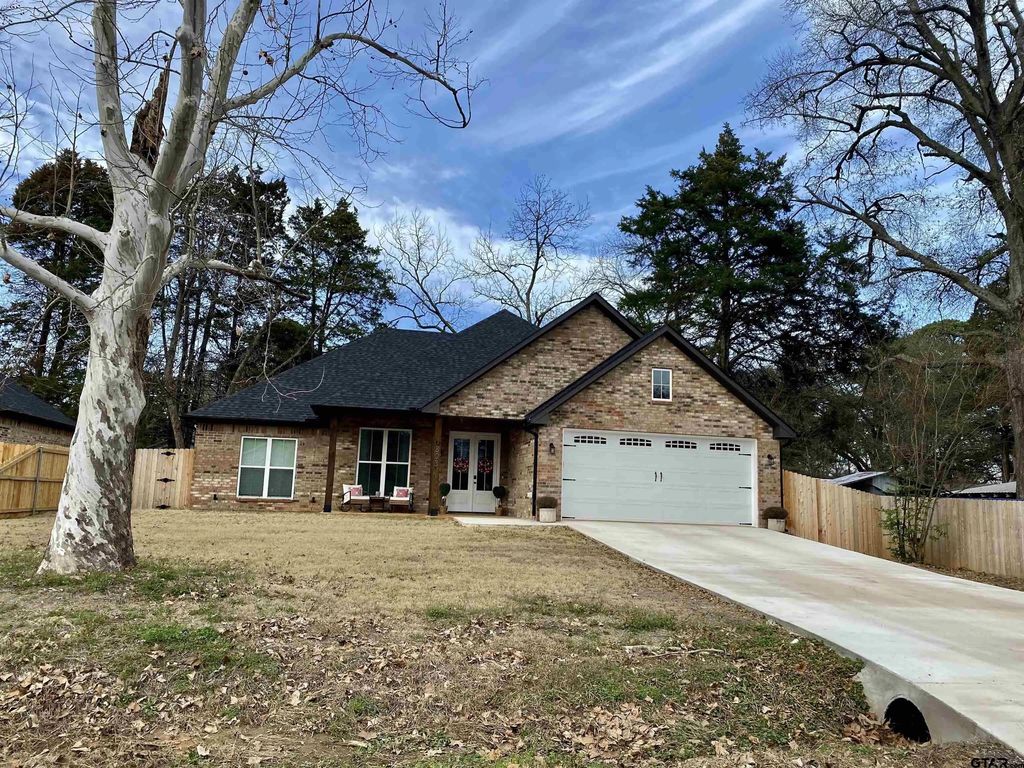702 Davis Ave, Quitman