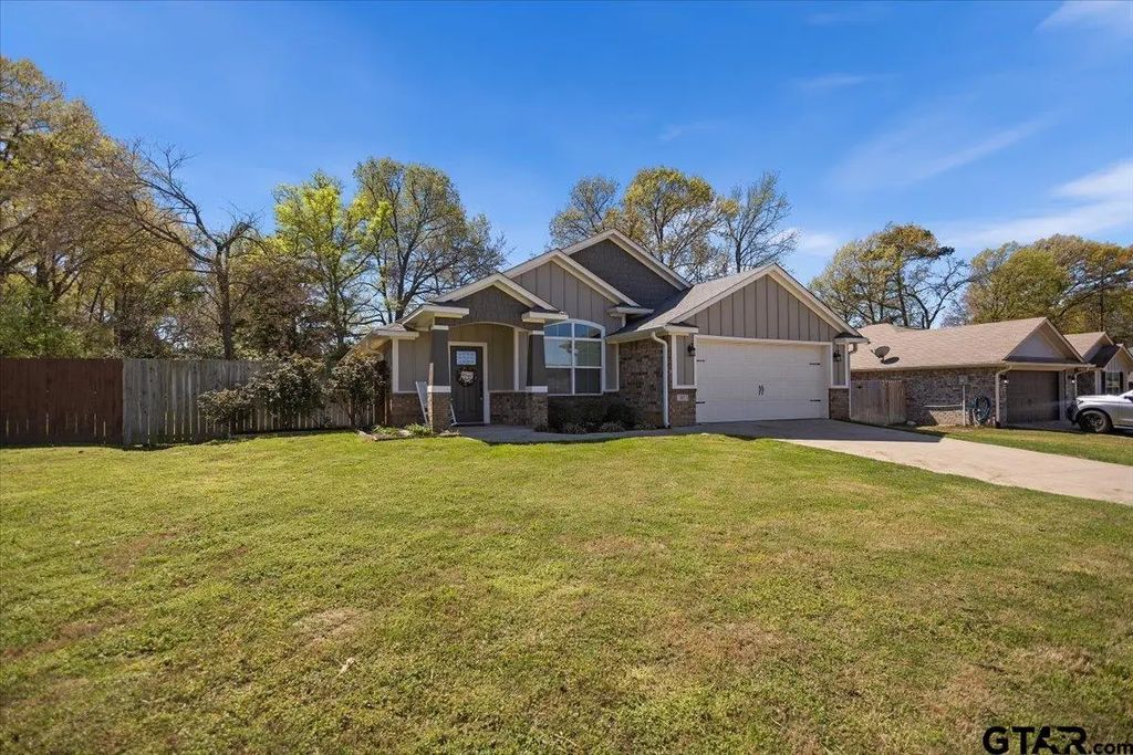 307 Mission Crest Circle, Lindale