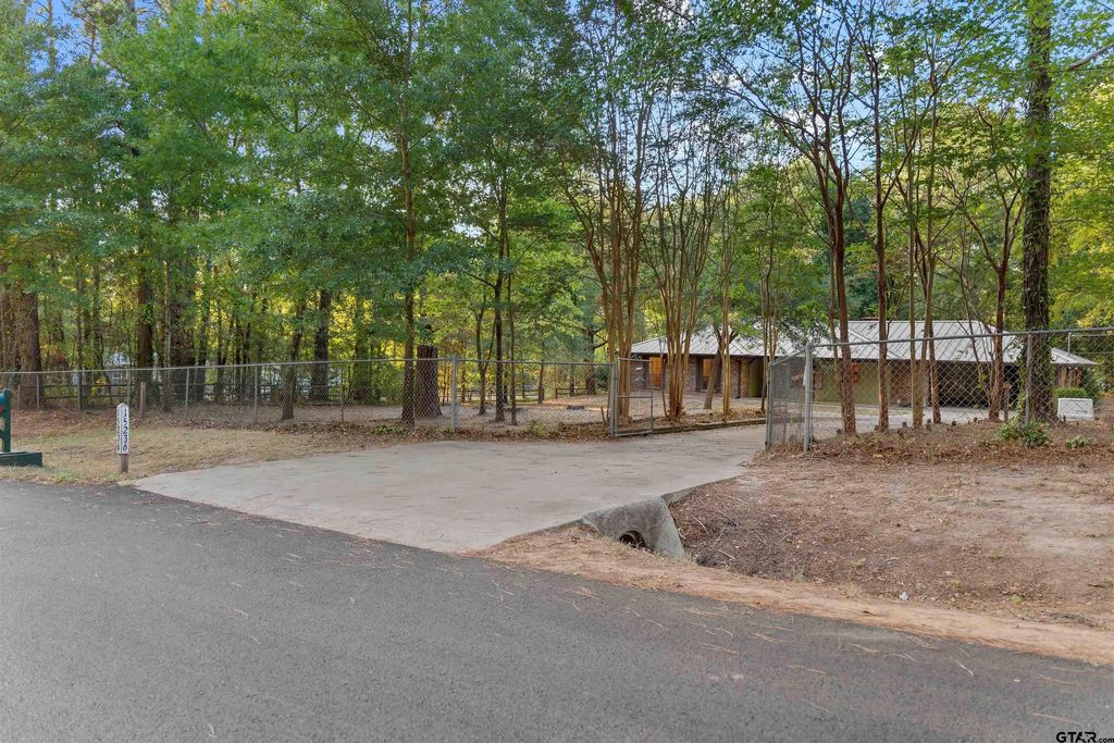 15236 Hillview Rd, Tyler