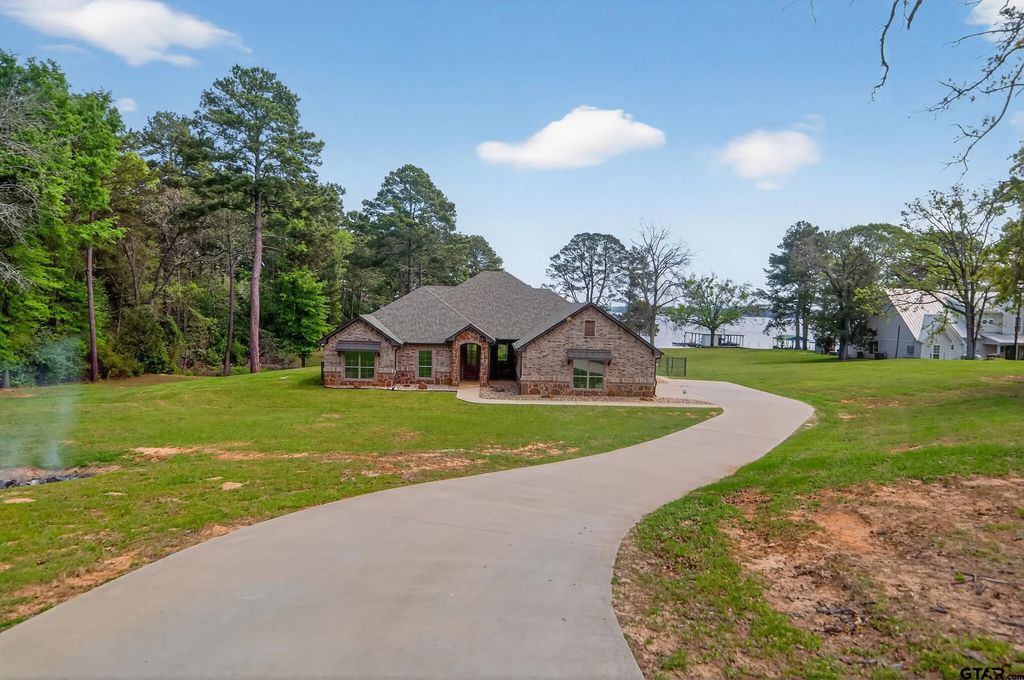 10227 County Road 4101, Frankston
