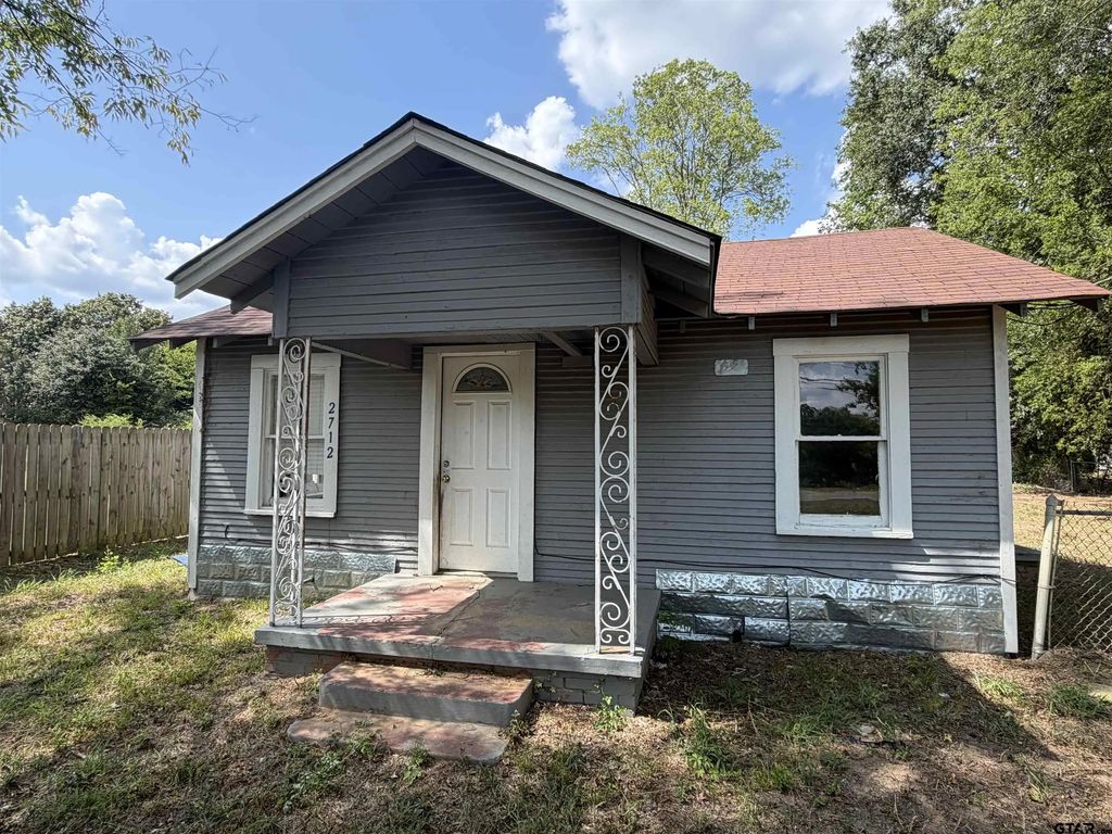 2712 W Upshur, Gladewater