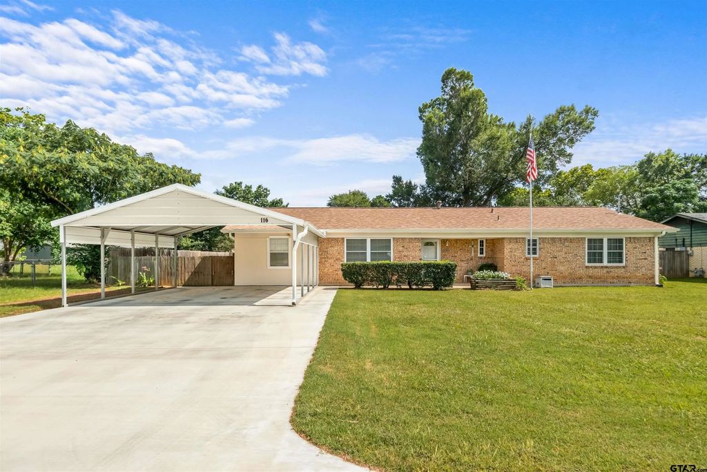116 Larkspur Ln, Palestine