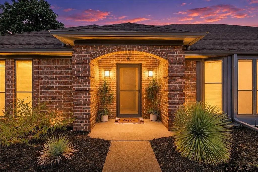 121 Crestview St, Chandler