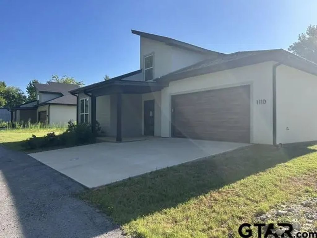 1110 S Main St, Lindale