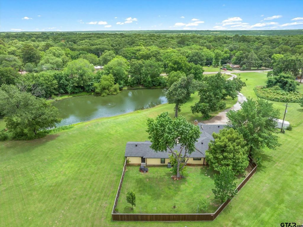 1203 N Spring St., Grand Saline