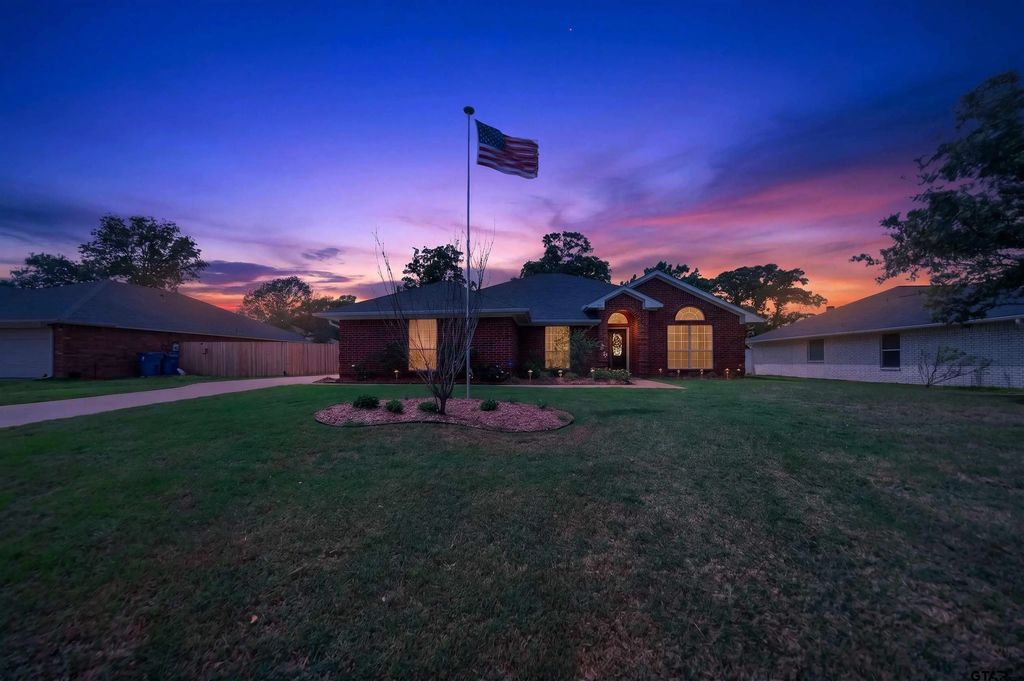 514 Noah Lane, Lindale