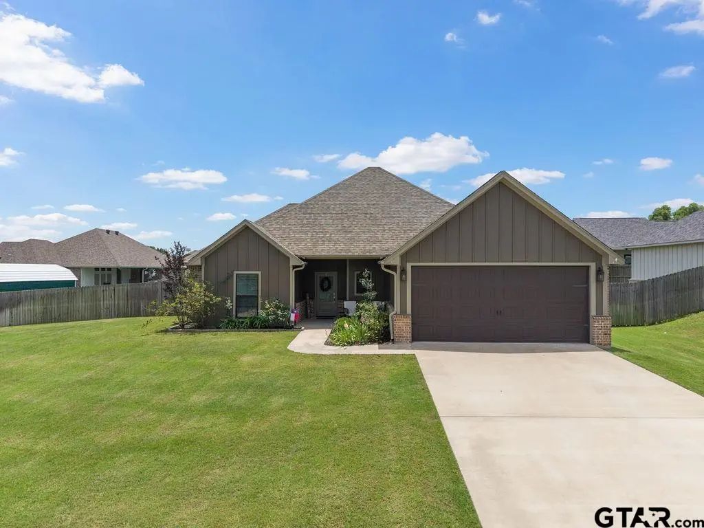 217 Smith Cir, Lindale