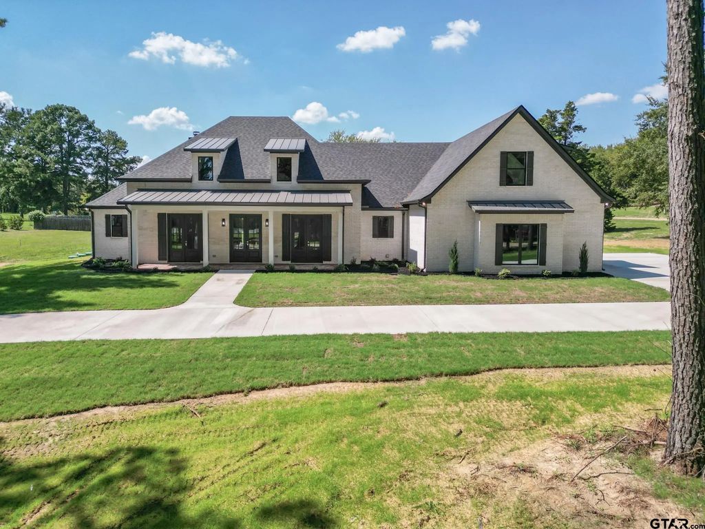 17807 Summerhill Cir, Flint