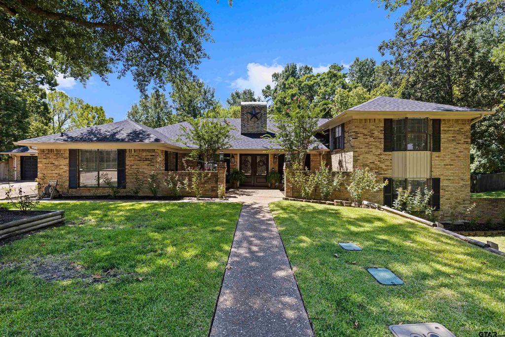 13 Elmwood, Longview