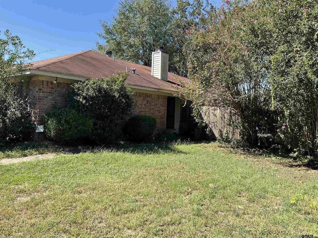 8307 Garrett, Tyler
