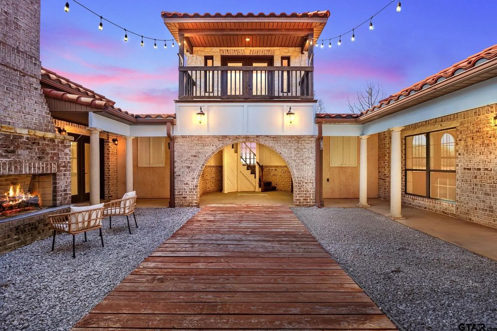19275 County Road 3411, Chandler