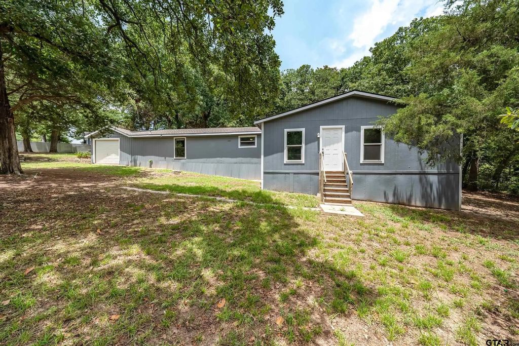 360 W Elm Street, Murchison