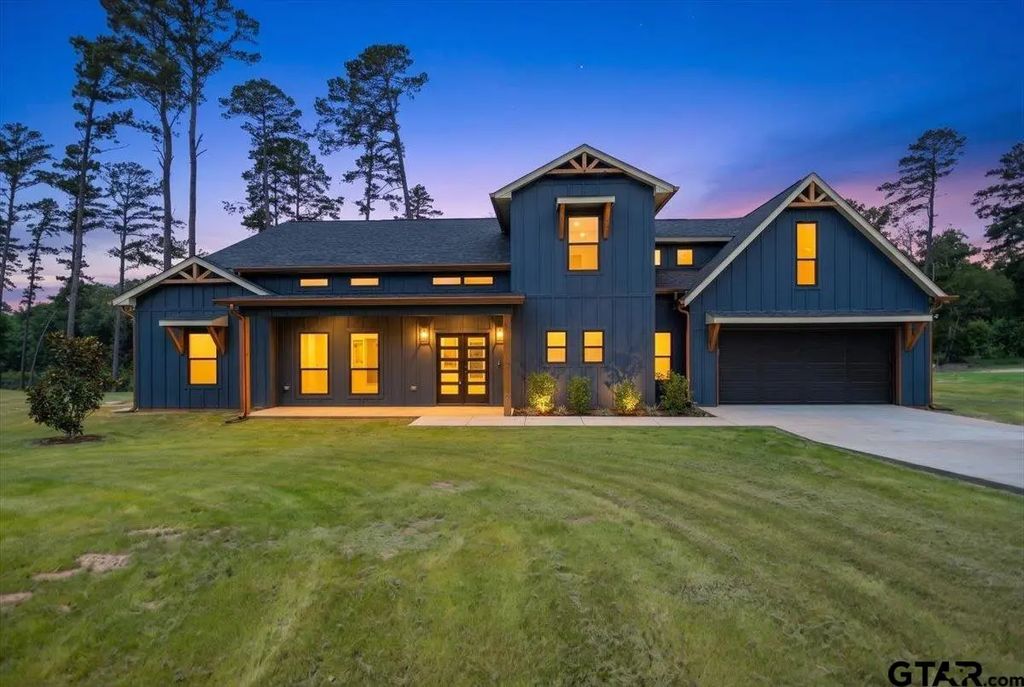 214 County Road 2766, Mineola