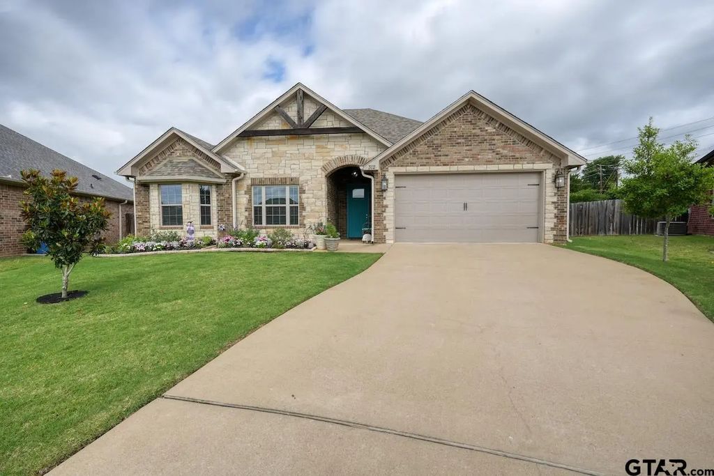 312 Kingdom Blvd, Lindale