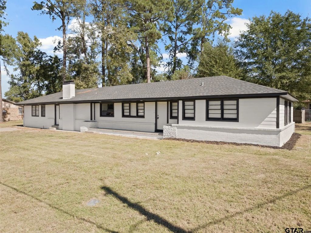 700 W Broadway Street, Winnsboro