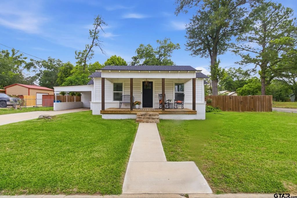 307 Locust Street, Winnsboro