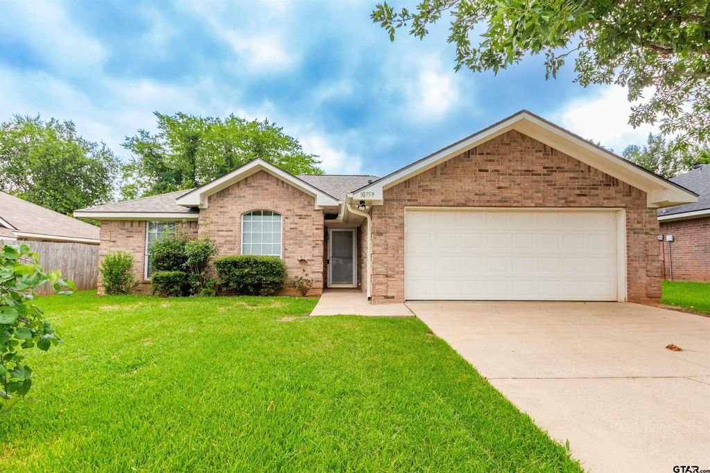 10759 Southern Trace Cir, Flint