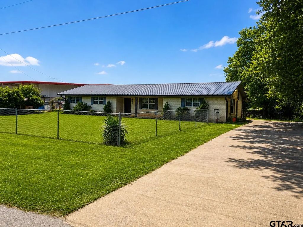 546 Old San Augustine Hwy, Center
