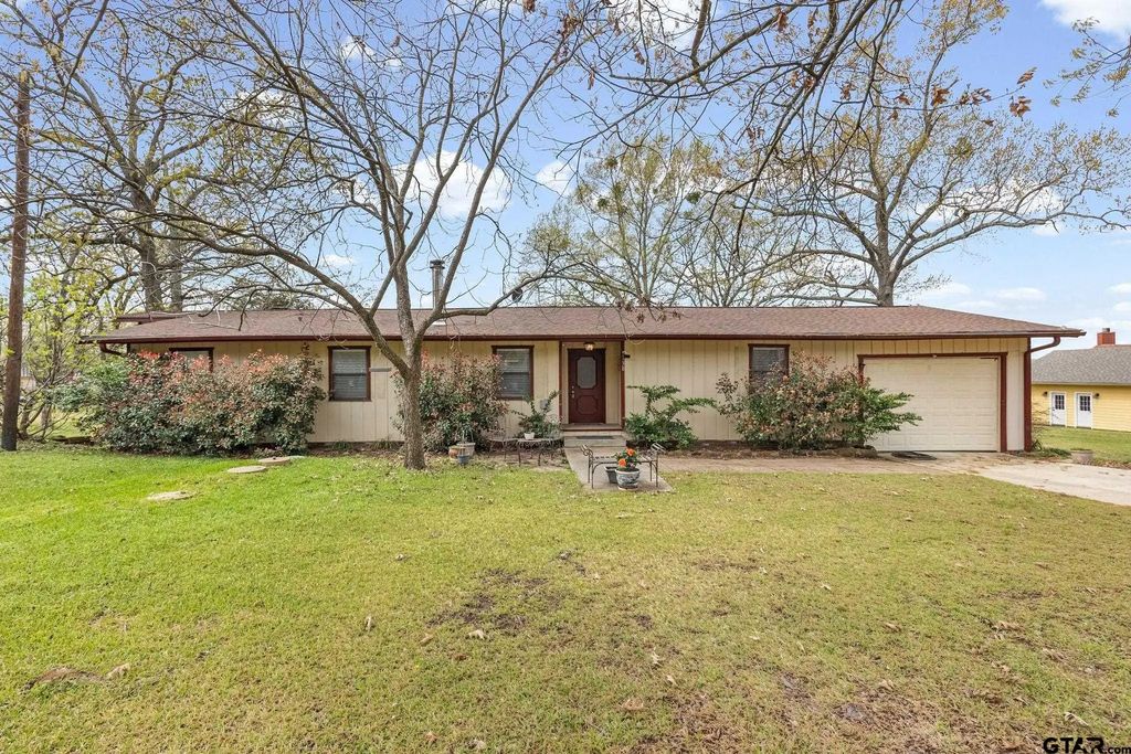 138 County Road 2404, Pittsburg