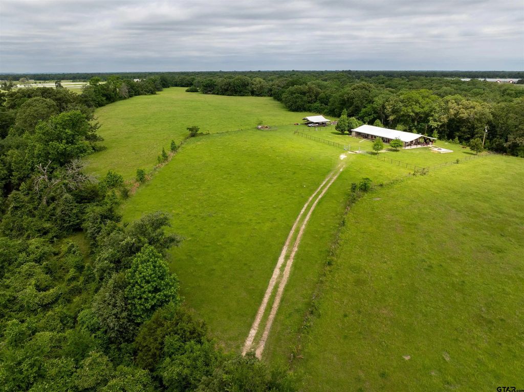 5652 An County Rd 2202, Palestine