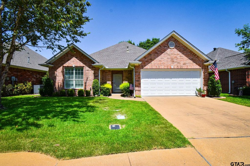 1923 Hollyglen, Tyler