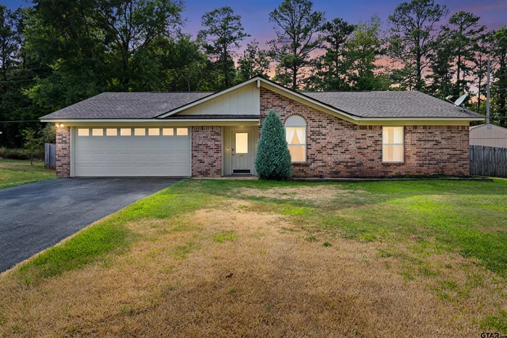 311 S Hillshore Dr, Longview