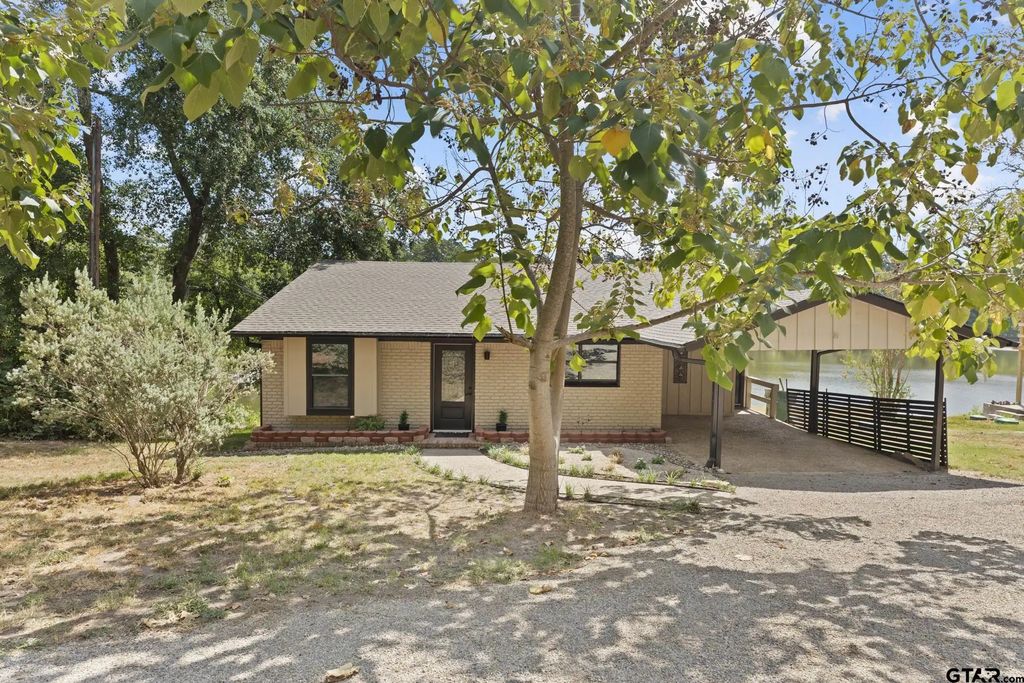 1225 Chateau Ln, Hideaway