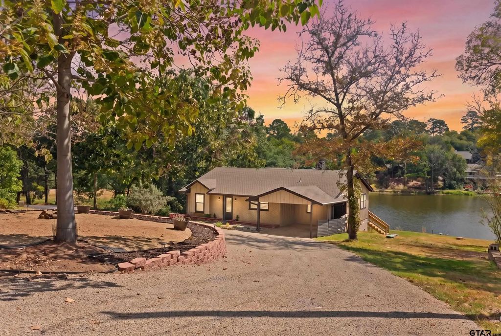1225 Chateau Ln, Hideaway
