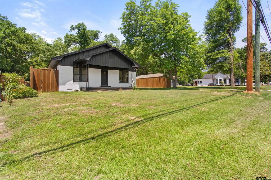 307 W South St., Lindale