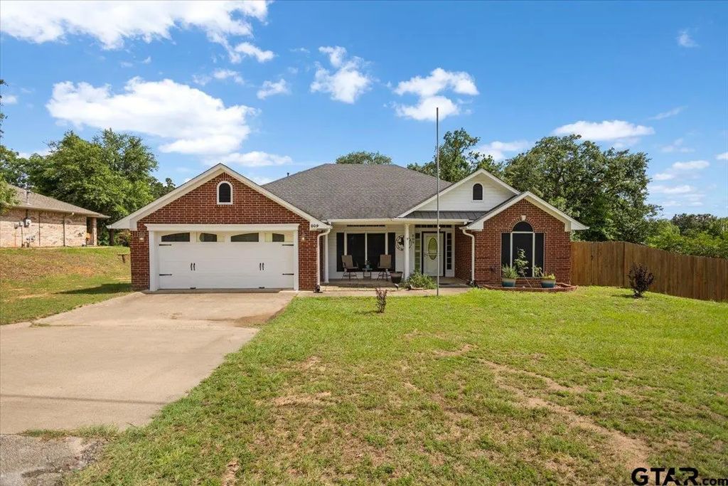 809 Jack Drive, Lindale