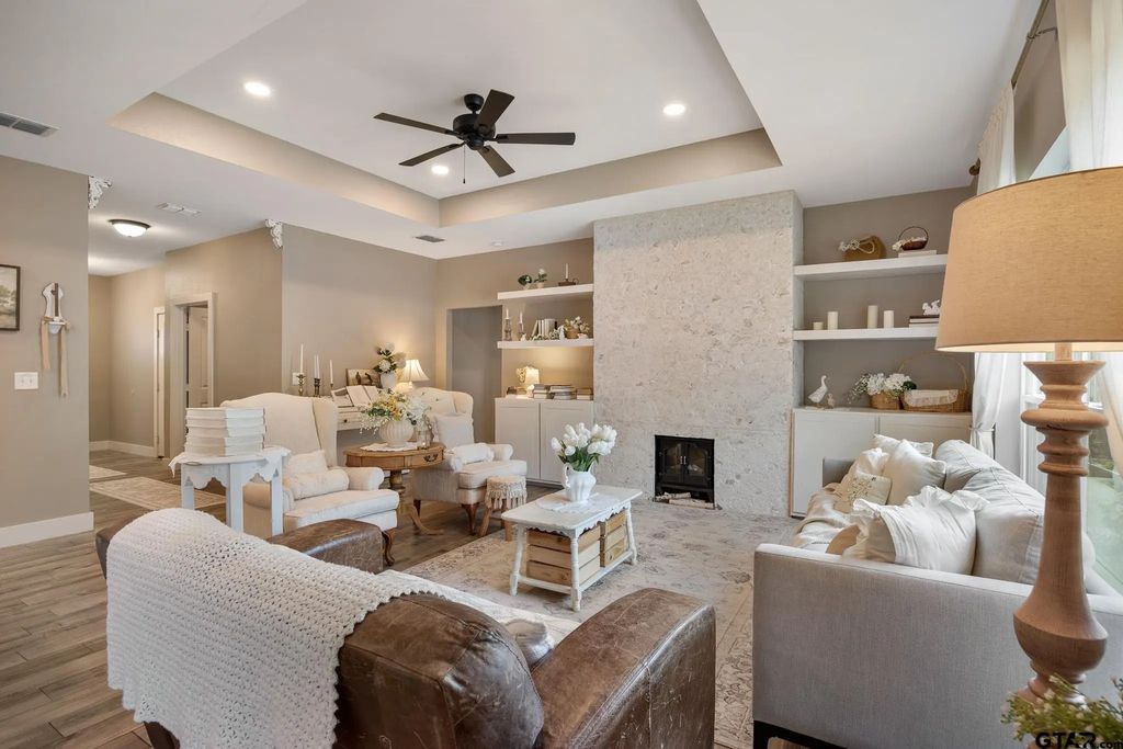16030 Crossing Circle, Lindale
