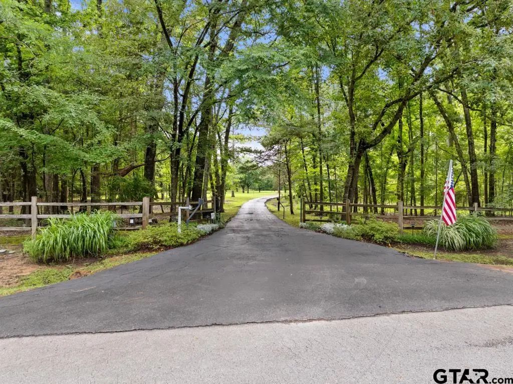 4930 W Twin Lakes Drive, Tyler