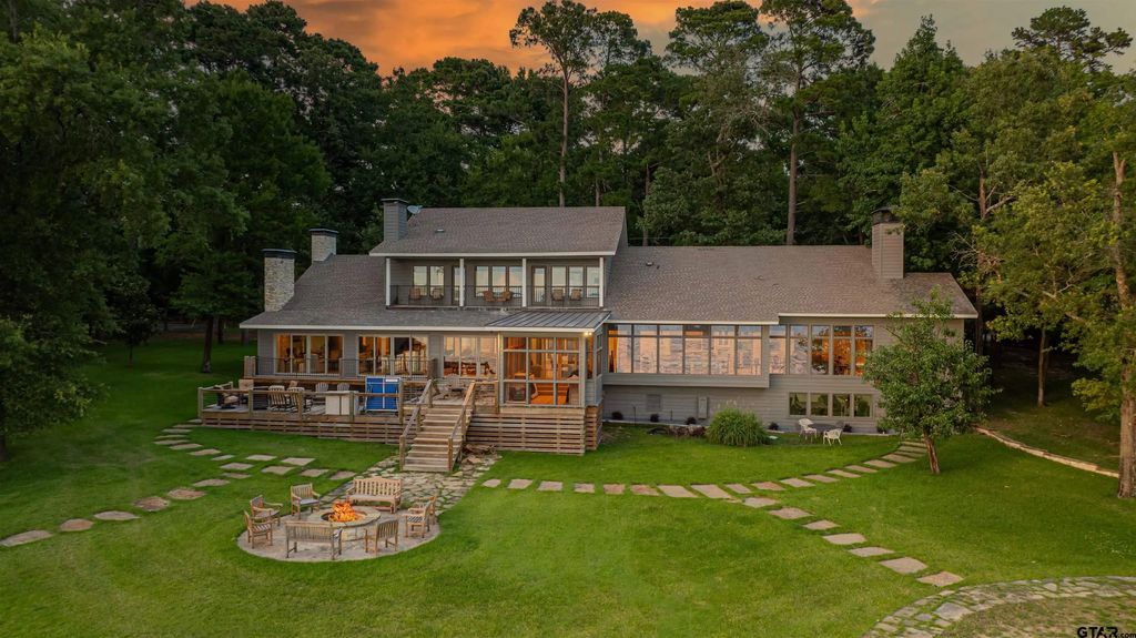 582 Windy Point Drive, Mt Vernon