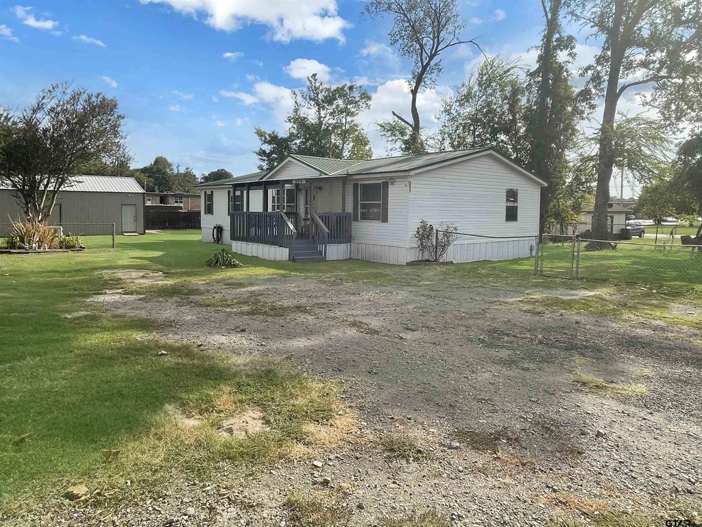 181 Cyclone St., Waskom