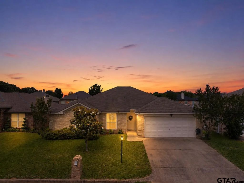 268 Cass Circle, Flint