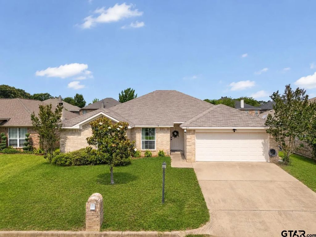 268 Cass Circle, Flint