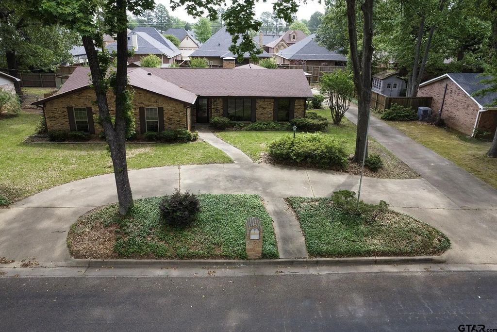 610 Rockwall Drive, Longview