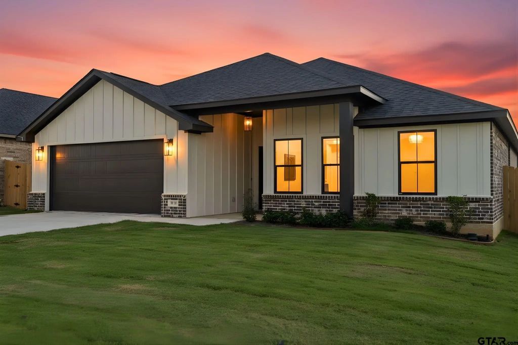 16517 Crossing Circle, Lindale