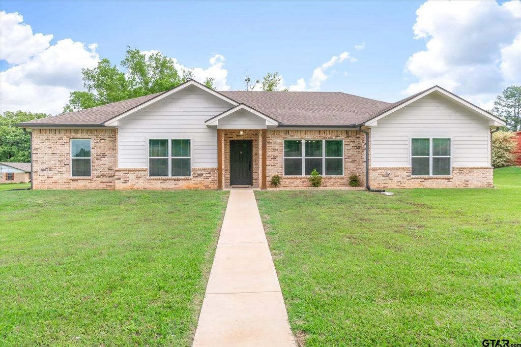 1024 Monte Carlo Dr., Grand Saline