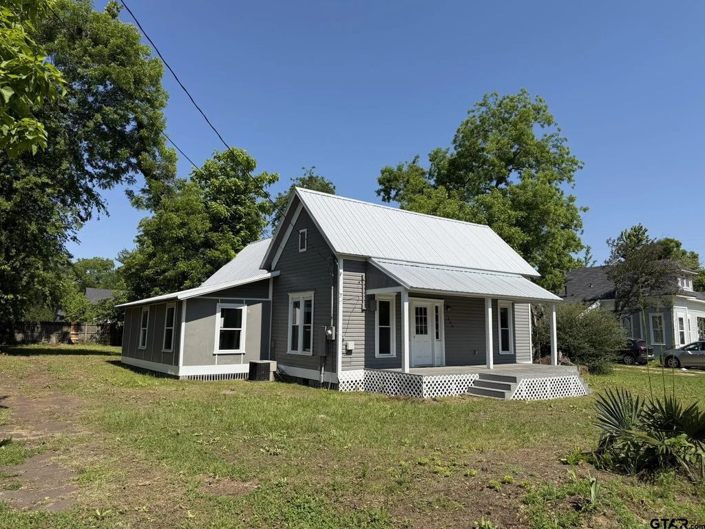 206 Live Oak, Winnsboro