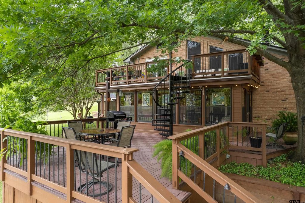 100 King Lance Court, Scroggins