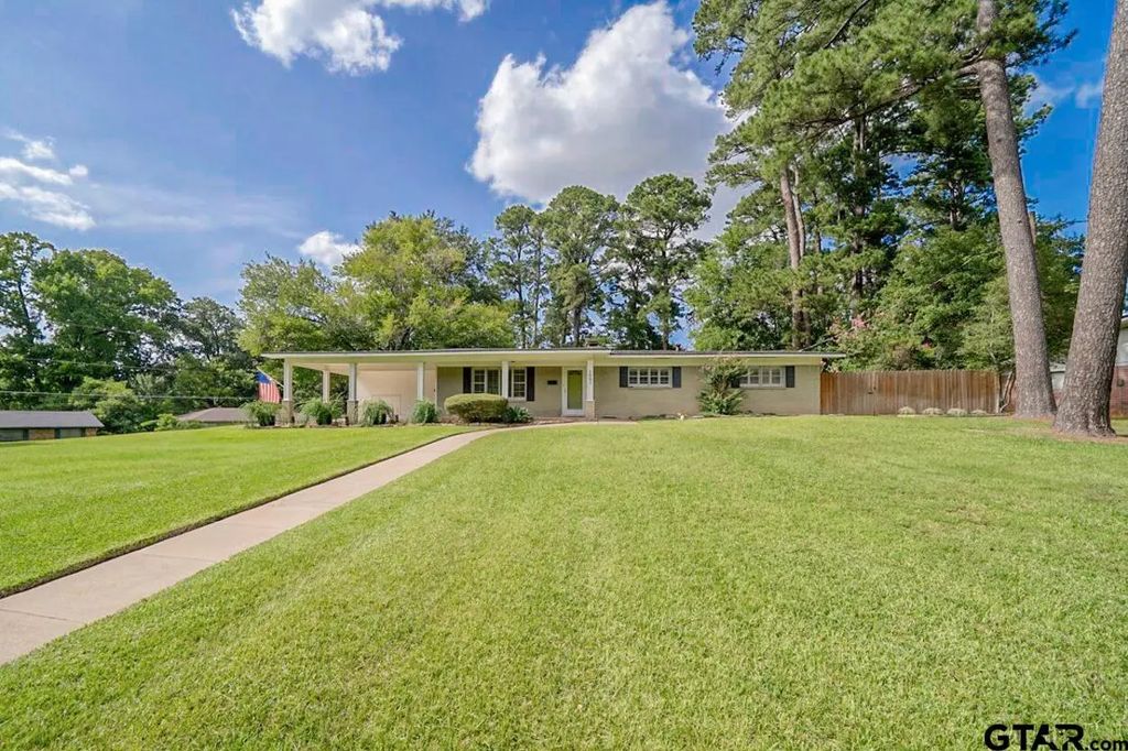 1003 Gardenia Lane, Longview