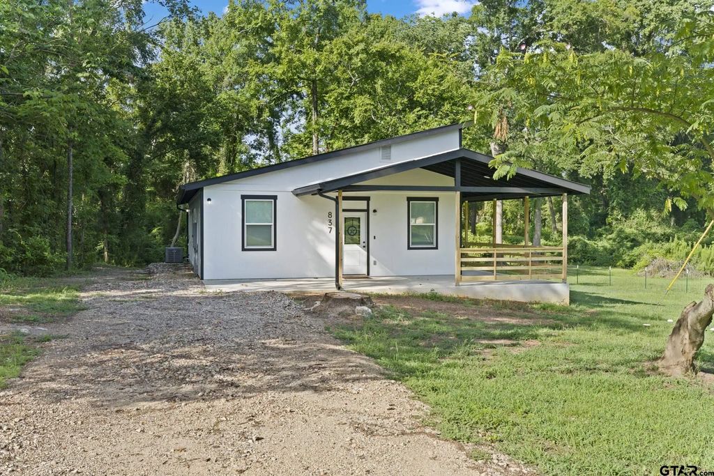837 Red Bud Circle, Bullard