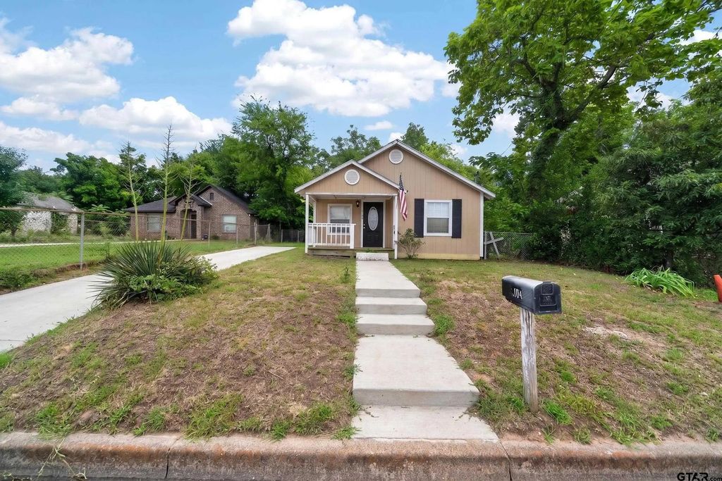 2104 W Robbins, Tyler
